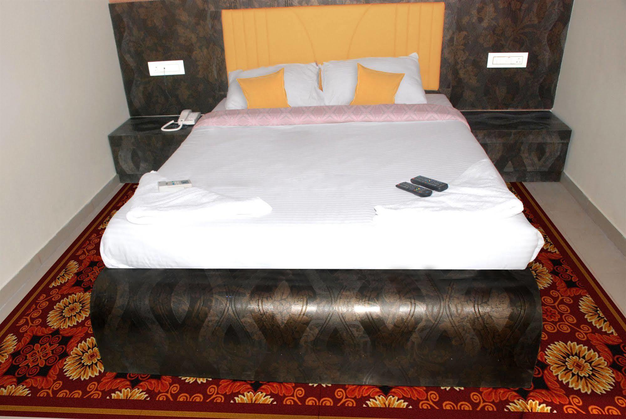 Fabexpress Adore Inn - Nr Mumbai International Airport Kültér fotó