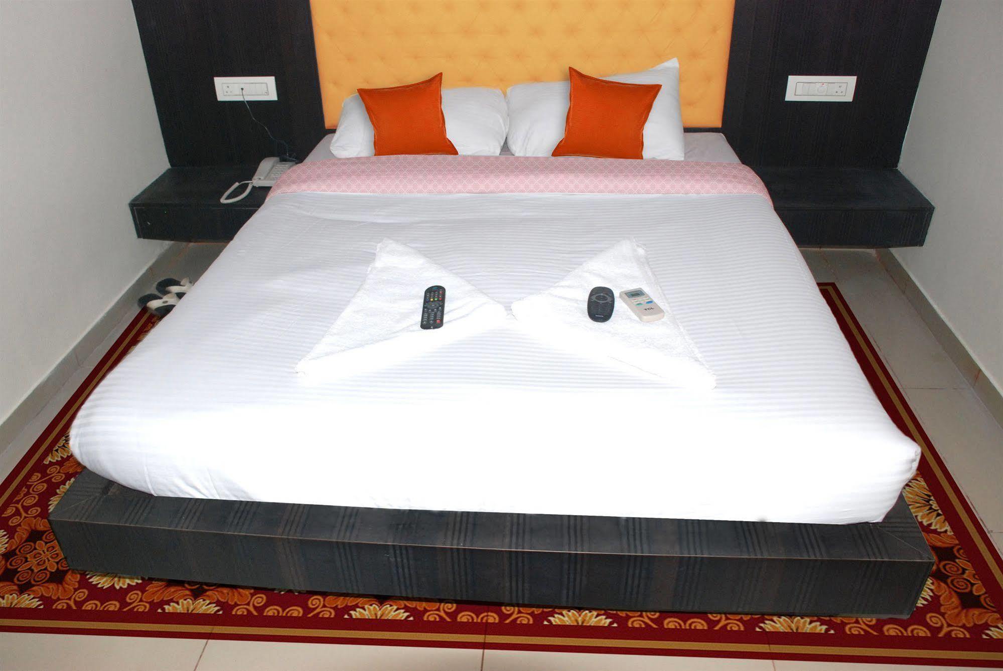 Fabexpress Adore Inn - Nr Mumbai International Airport Kültér fotó