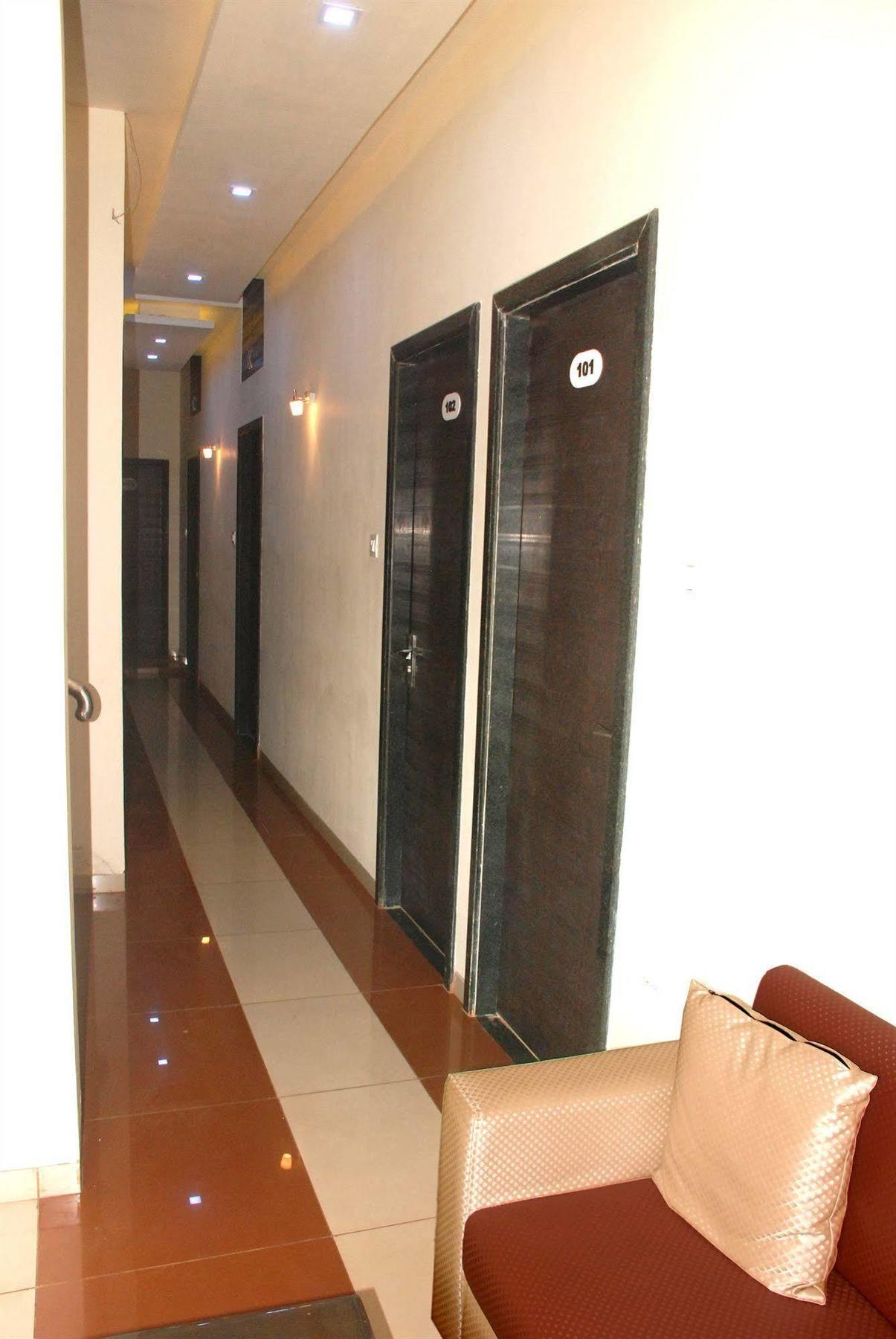 Fabexpress Adore Inn - Nr Mumbai International Airport Kültér fotó